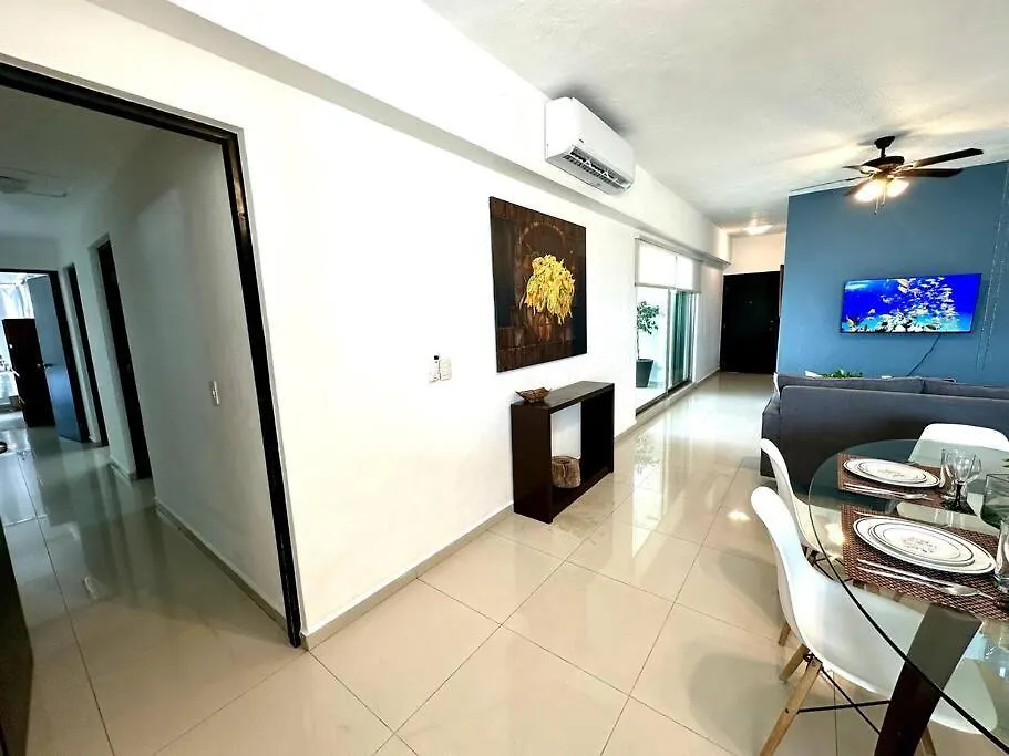 3Br Beautiful Condo With Pool Gym & Great Location-1