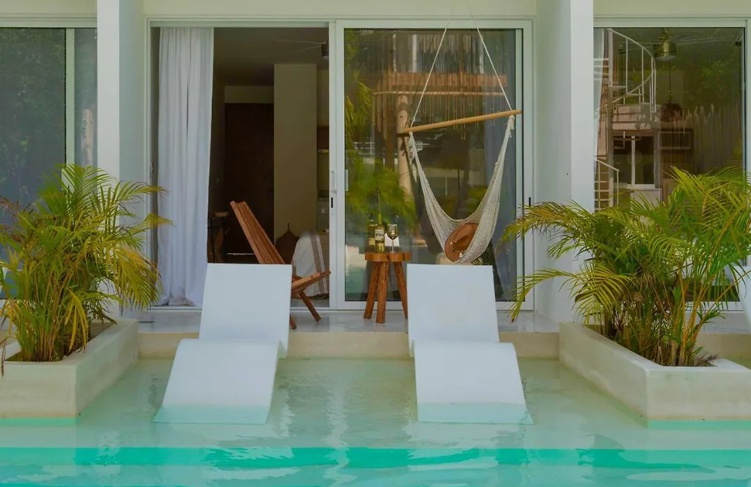 Beautiful Swim-Up Studio With Private Terrace, Pool And Jungle Gym-1
