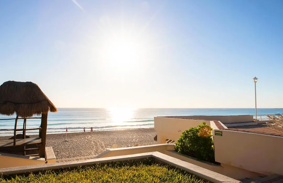 Rooftop Private Jacuzzi In Beach Front Penthouse-1