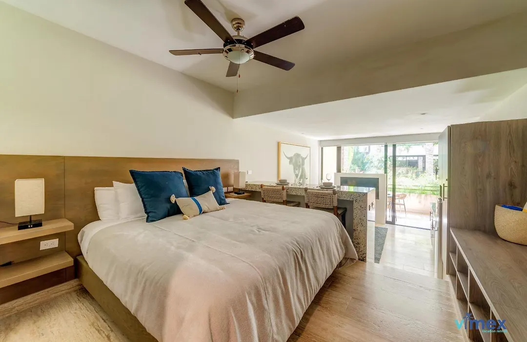Studio For 4 I Roof Pool, Gym, Lounge & Near Beach-1