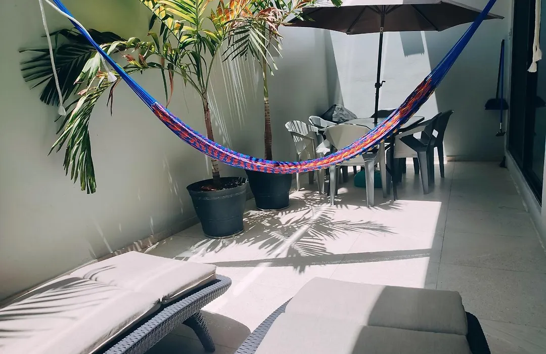 Modern 1 Bedroom Suite By Beach Great Location!-1