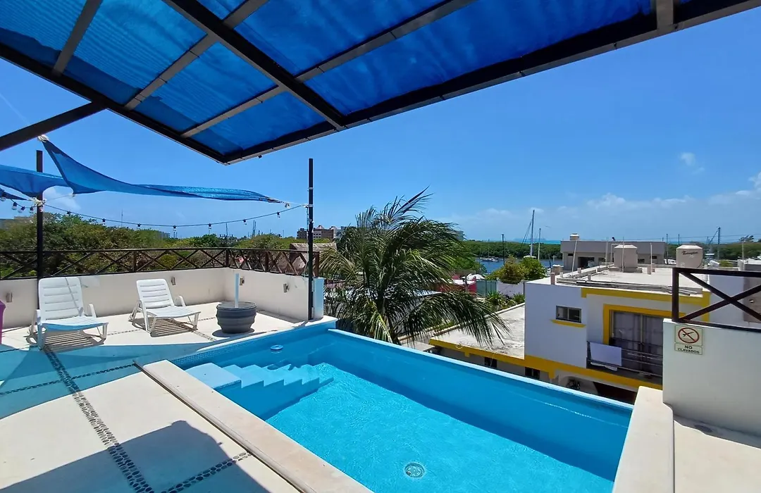 Casa Linda Isla-Room Palmera-Shared Pool-1