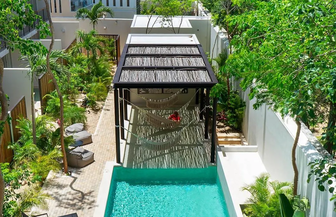 Stylish Condo For 4 Rooftop & Pool Access-1