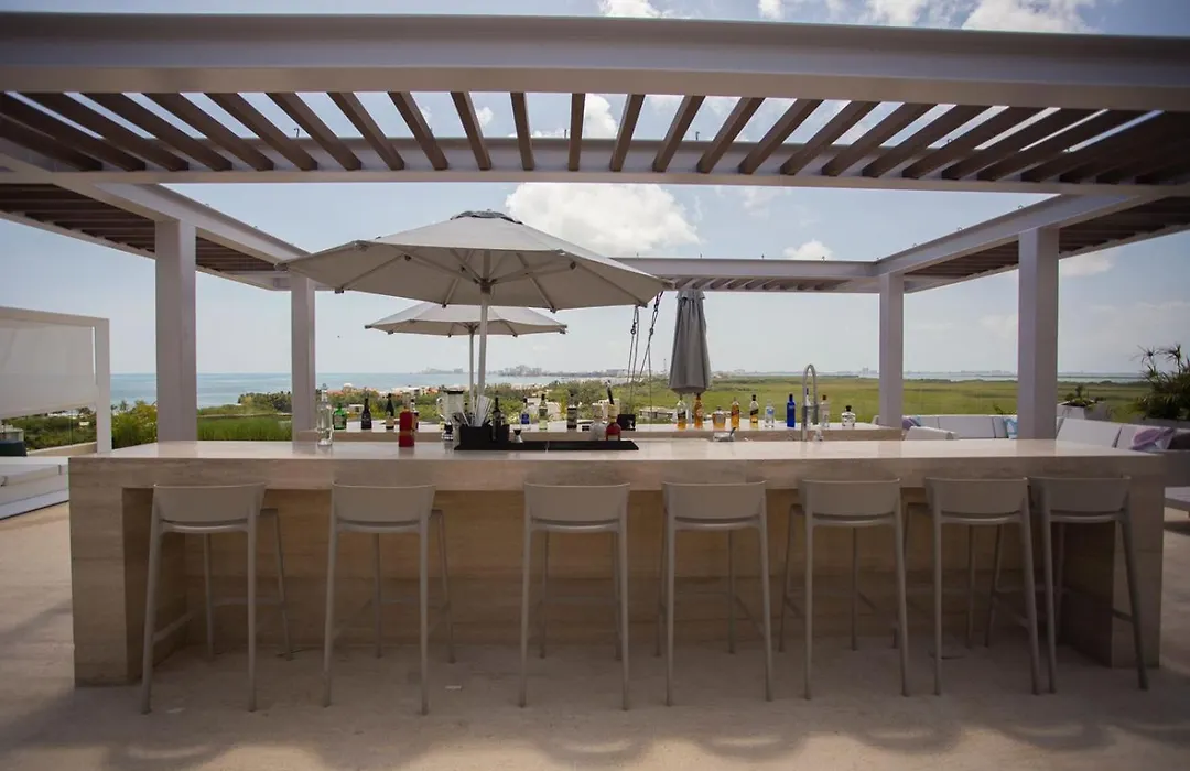 Luxurious 4Br Condo By The Beach - Rooftop Pool-1