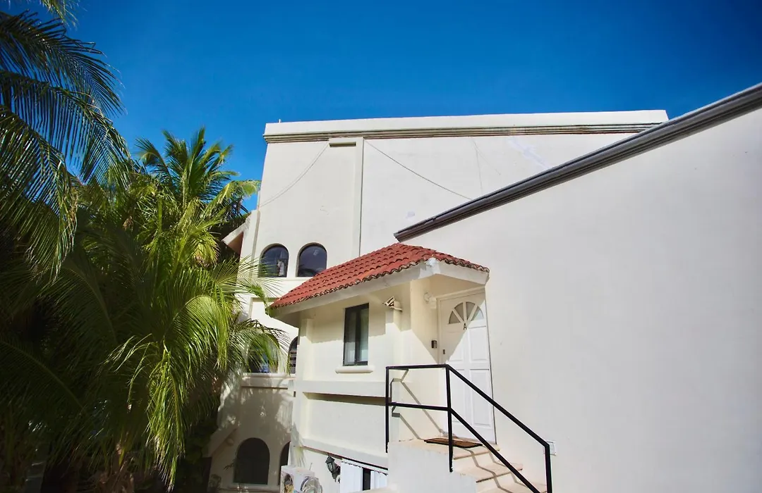 Cozy Loft With Pool, One Block From The Beach!-1