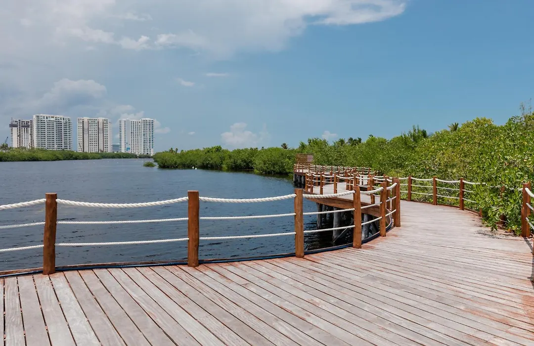 Rooftop Pool- Family Apartment- Ocean View -Close-1