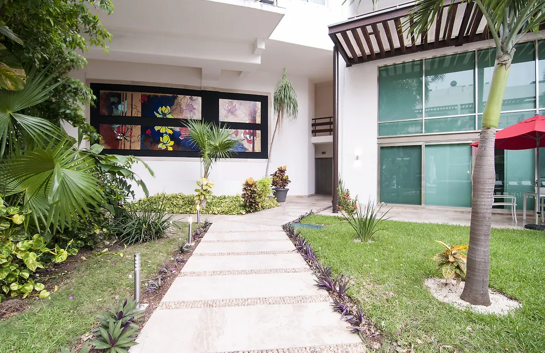 Luxurious & Central Condo In Playa Steps From The Beach-1