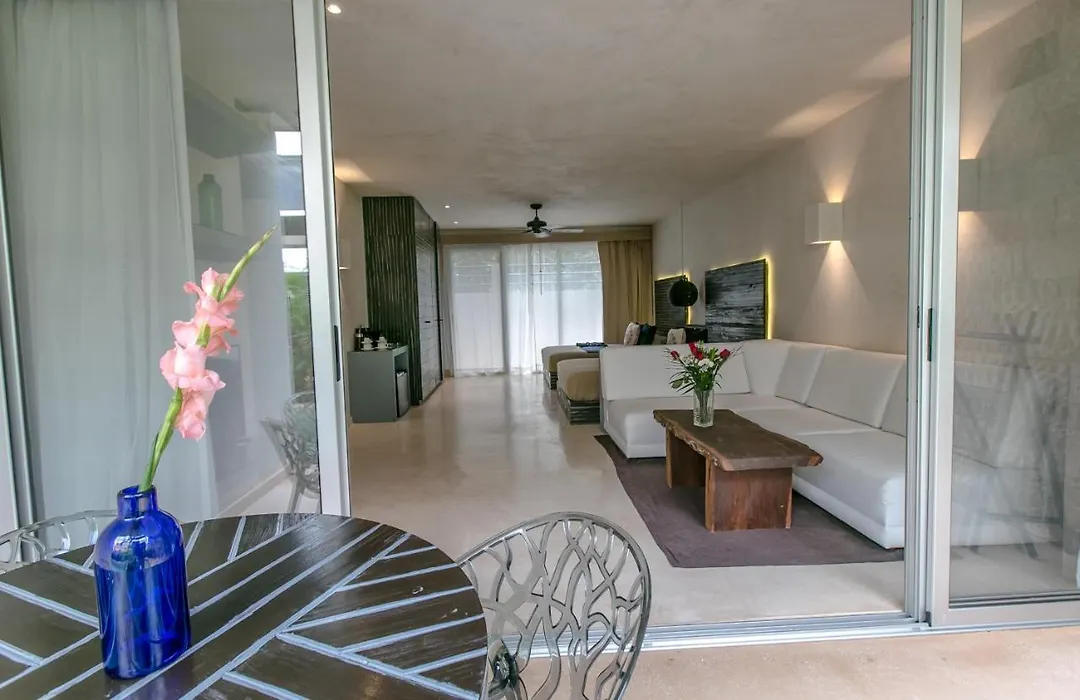 Alma De Flores Private Pools Suites-1