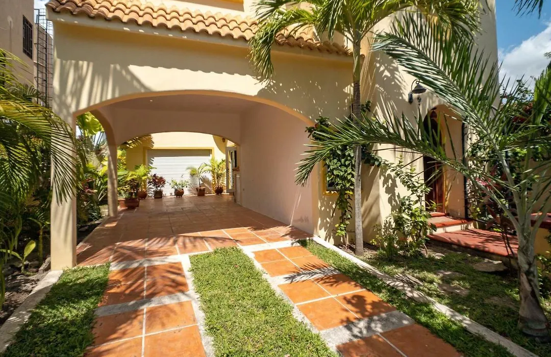 Casa Zarah - Hacienda Family Home - Pool And 2-Block To Beach-1