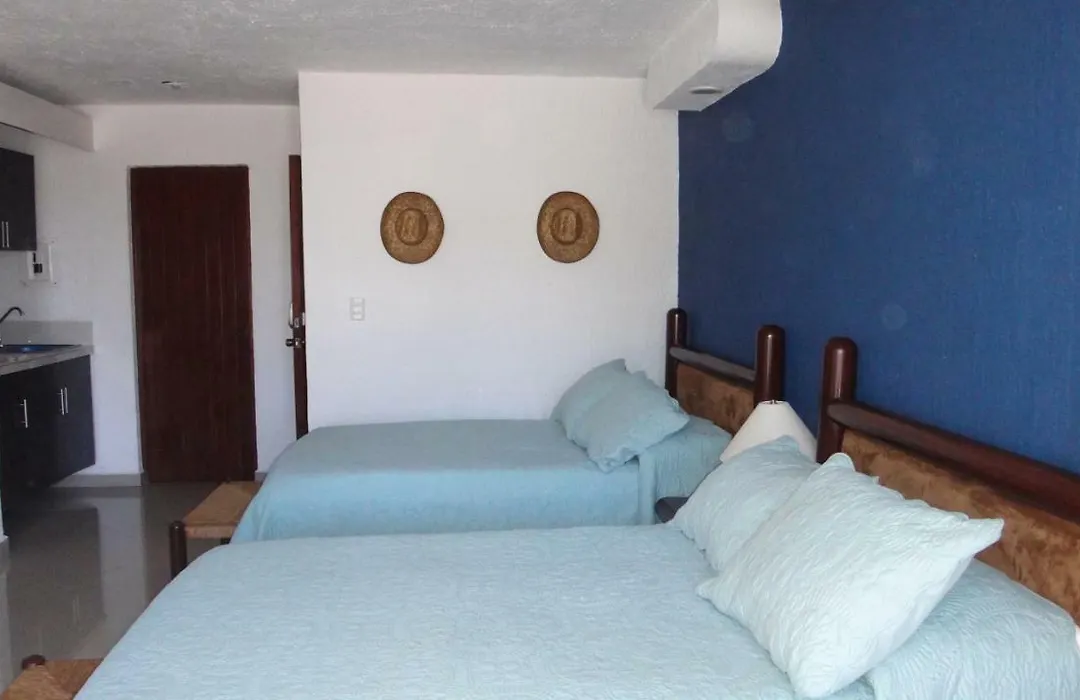 Remodeled Studio In Beachfront Condominium-1