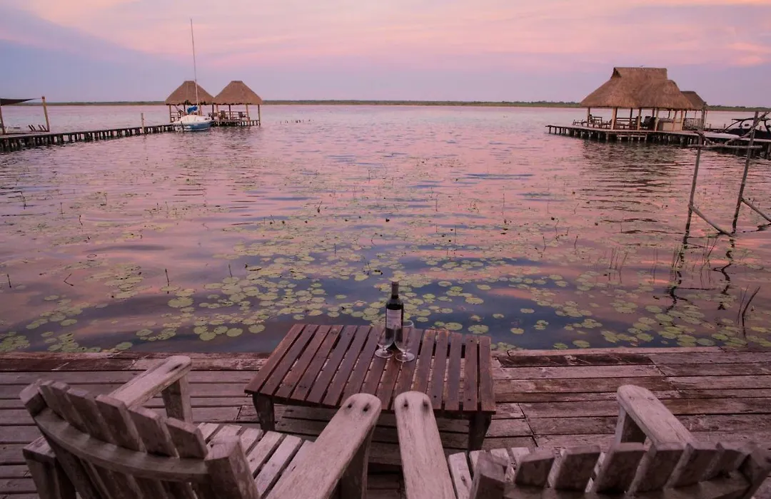 Lagoon Front Hut: Daily Cleaning, Bikes & Kayaks!-1