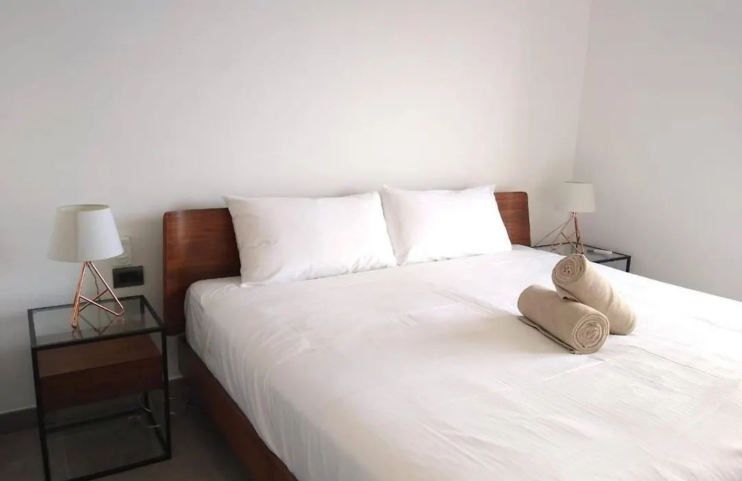 Private Roof W Plunge Pool, Brand New 2 Bedroom Penthouse For 6 Sleeps-1
