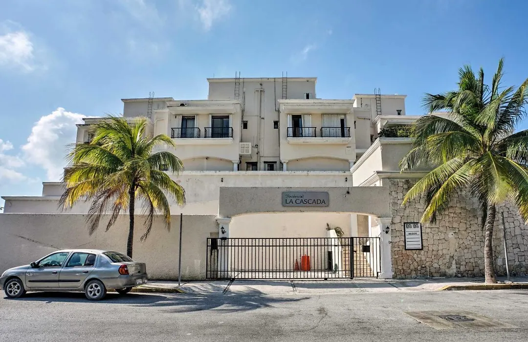 Updated Oceanside Townhome With Pool Walk To Beach!-1