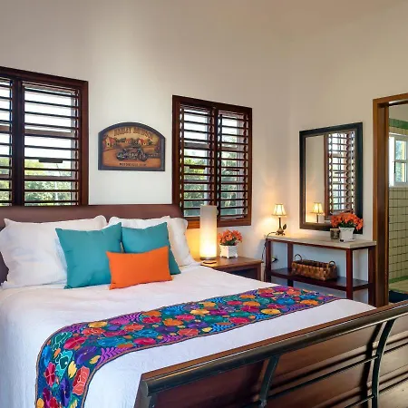 Casa Zarah - Hacienda Family Home - Pool And 2-Block To Beach-2