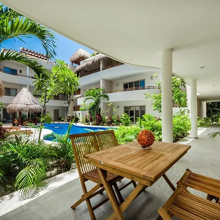 Poolside Bliss With Private Terrace And Jacuzzi-2