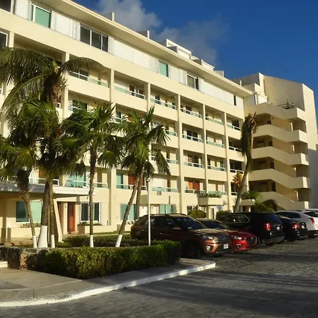 Brisas Beachfront Studios In Hotel Zone-3