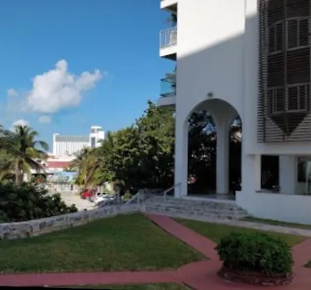 Studio Oceanfront Prime Location-2