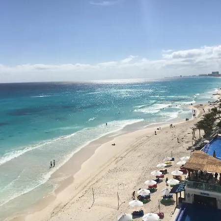 Studio Oceanfront Prime Location-3