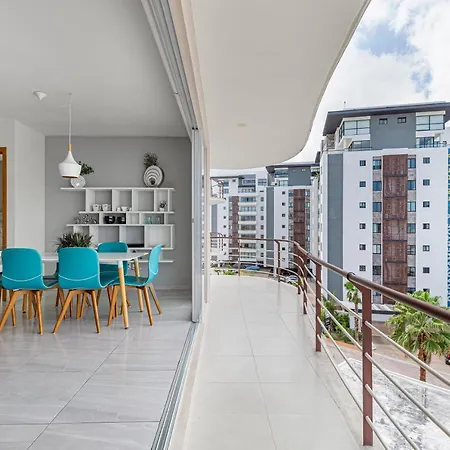 Near Airport - 3 Bedrooms - Ideal For Families!-2