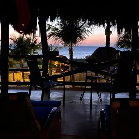 Beach Guesthouse Holbox Apartments & Suites-3