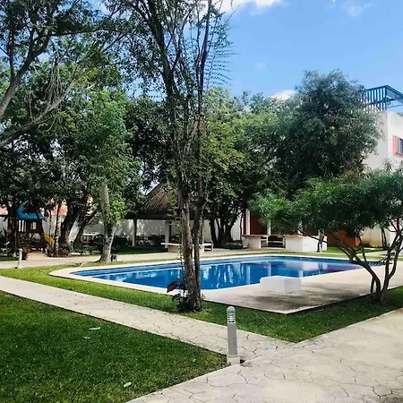Amazing 3 Bedroom Apartment With Great Pool-3