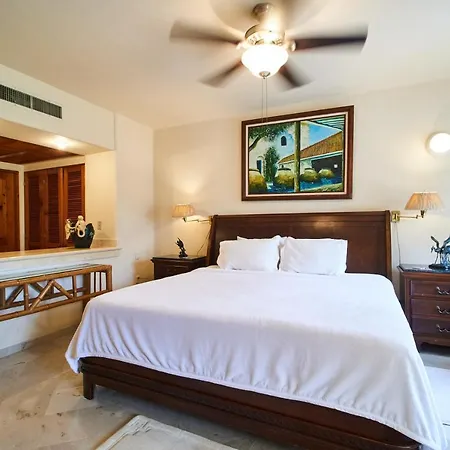 2-Unit Deal In Beachfront Complex Charming Private Terrace Wonderful Pool View For Large Groups-2