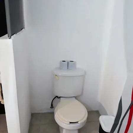 Room In Guest Room - Low Budget Small Room, With Wi-Fi Private Bathroom At Downtown Cancun-3