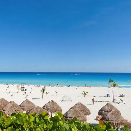 Condos In Prime Cancun Location Plus 3 Pools-3