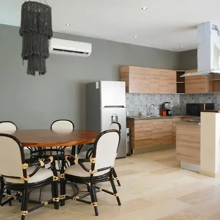 Exclusive, Spacious, Comfy 3 Bedroom Ph With Pool!-3