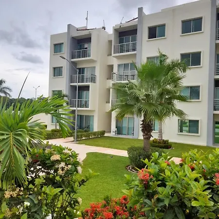 Gorgeous Apartment HOEStel Long Island!-3