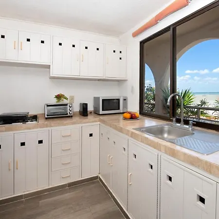 Cozy Ocean Front Penthouse At Marlin Beach-2