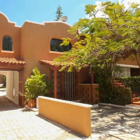 Amazing Villa With Private Swimmingpool, 5 Bedrooms, 5 Bathrooms-2