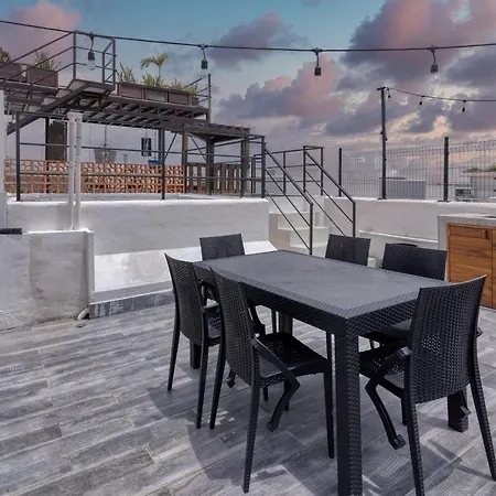 Simply Comfort Stylish Las Palmas Apartments With Pool-3