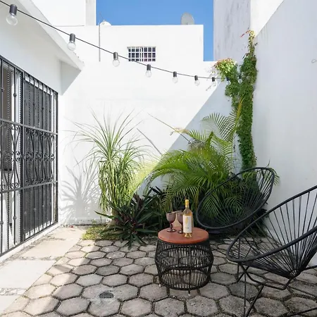 Remote Worker Perfect Home&Garden, 1 Mile To Beach-3