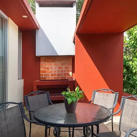 Sunny Upstairs Apt With Terrace In Quiet Community-3
