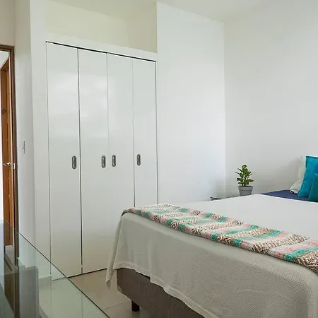 Sunny Upstairs Apt With Terrace In Quiet Community-2