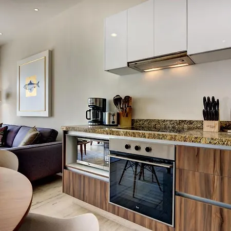 Brand New 1Br Luxury Condo Blocks From The Beach!!-3