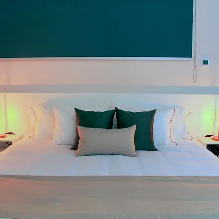 Singular Dreams Luxury Apartments By Spot Rentals-2