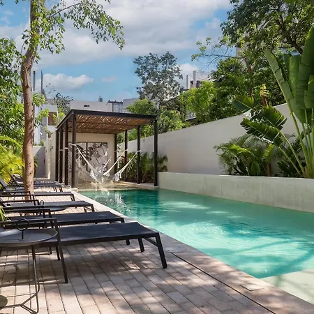 Stylish Condo For 4 Rooftop & Pool Access-2