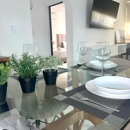 Deco 2 Downtown 3 Bed Apartment Renewed-2