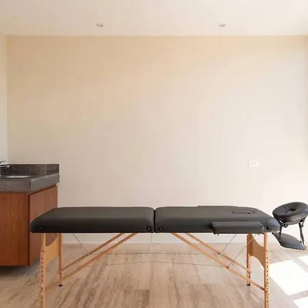 Premium Apartment W/Private Pool & Garden - 4 Pax-3