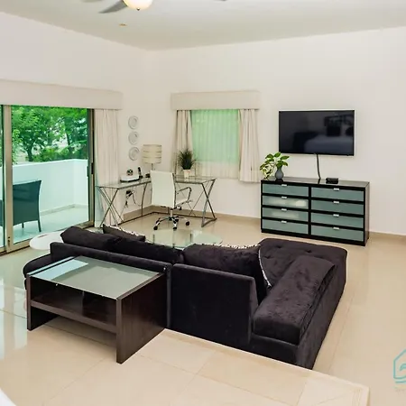 Modern Villa With Private Pool In Cancun-3
