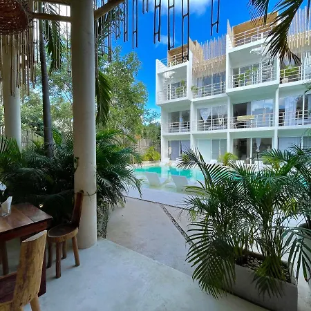 Beautiful Swim-Up Studio With Private Terrace, Pool And Jungle Gym-3