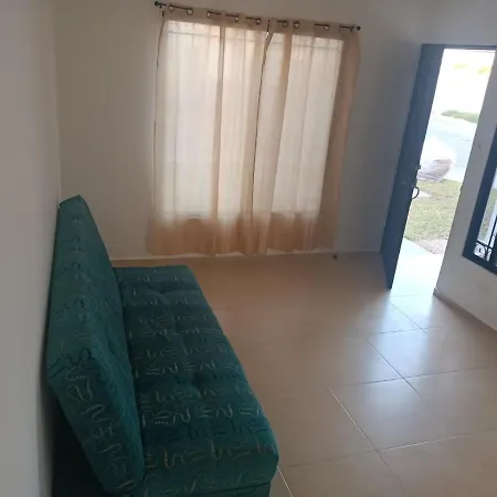 Hermosa Casa A 15 Minutos Del Aeropueto De Cancun En Exclusivo Fraccionamiento Residencial-3