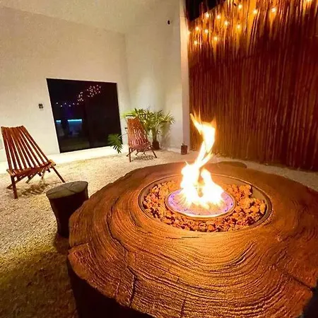 Brilliant Studio! Pool & Fire Pit-2