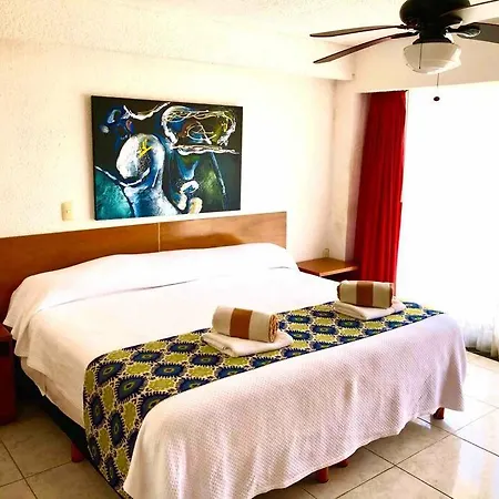 3 Room Beach Condo, Great For Family And Friends!-2