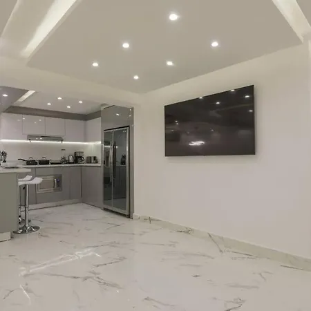 Luxury 5Br Apt, 6 Bathrooms, 1Gb Wifi, Kitchen.-3
