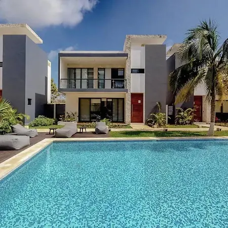 Contemporary Poolside Condo, Wi-Fi - Paraiso Kaanal 101-2