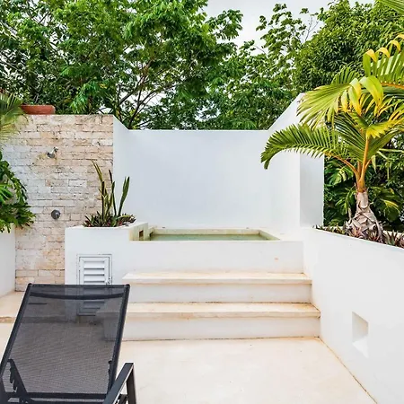 Villa Ek'Balam&Villa Flamingo, Luxury Villas, Private Pool, Private Garden, Jacuzzi, 24h Security-2