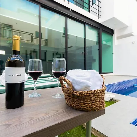 Mod Townhome, Private Backyard, Pool 24Hr Security-3